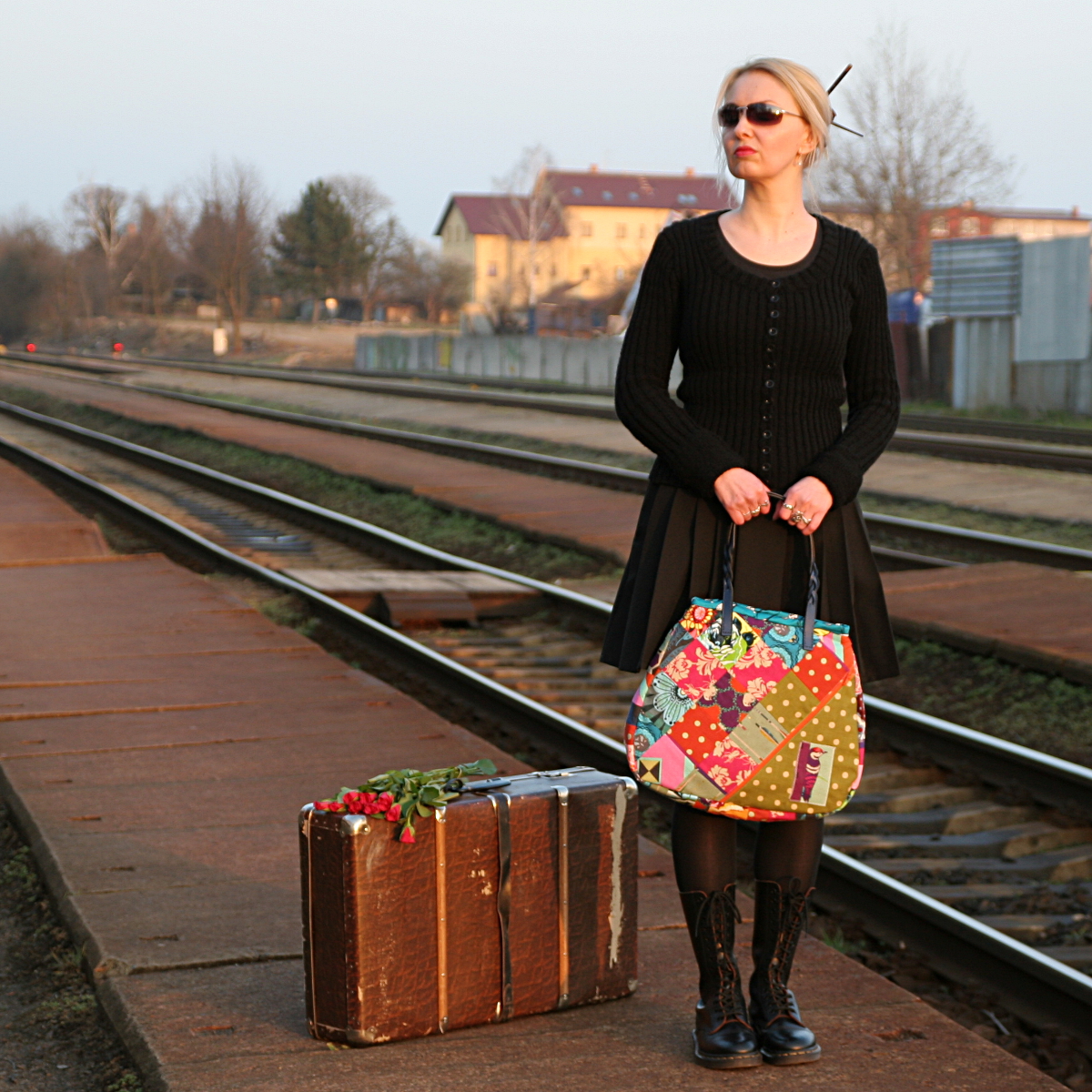 <span>Madame Sashiko čeká na vlak... dámská kabelka | <a href="https://static.flercdn.net/i4/products/dd2/f/45/83/06228345_pjpnbm.jpg" target="_blank">Zobrazit plnou velikost fotografie</a></span>