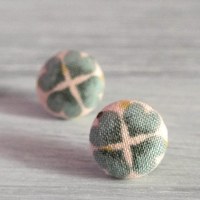náušnice buttonky