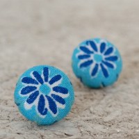 náušnice buttonky