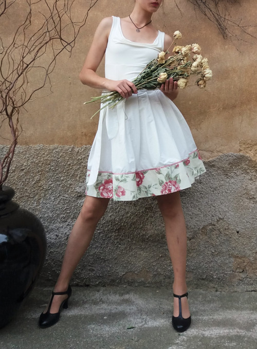 ELEGANTNÍ SUKNĚ S RŮŽEMI I