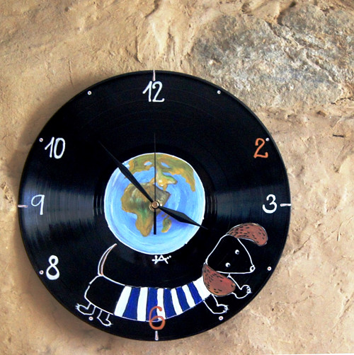 Originální vinylové hodiny s jezevčíkem No1