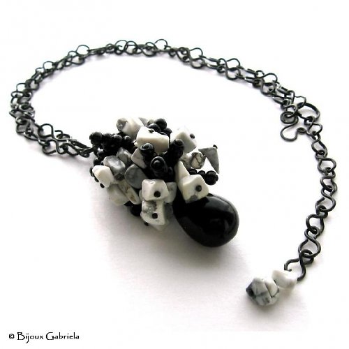 Drops & Minerals Black Jet & White Howlit náhrdelník