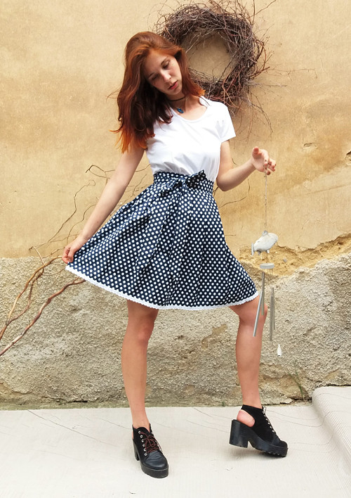 MODRÃ POLKA DOT S KRAJKOU