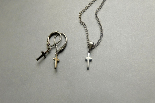 Nerezový náhrdelník s mini křížkem