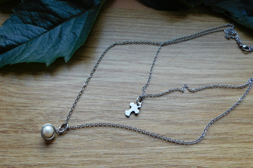 Náhrdelník -Dvoj řetízek s křížkem a říční perlou