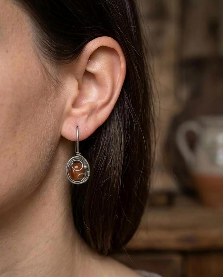 Náušnice s granáty hessonity wire wrapping — video