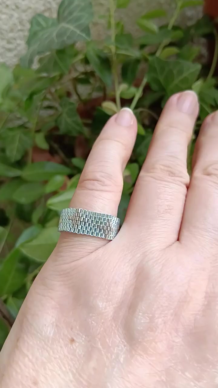 Modrý prsten z korálků Miyuki s hvězdičkami — video