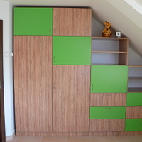 Skříň oliva a zelená - dětský pokoj