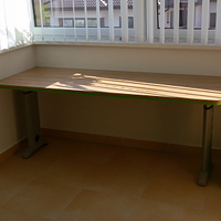 Stůl výškově stavěcí