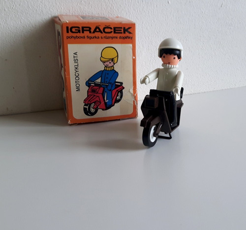 IGRÁČEK motocyklista — foto 1