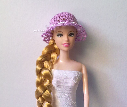 Oblečky pro Barbie - klobouček — foto 1