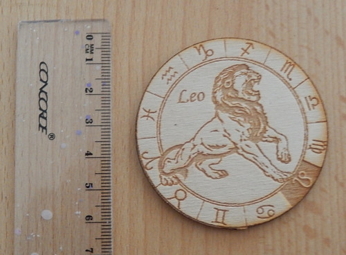 Znamení lev - dřevěná dekorace — foto 1