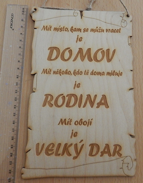 Rodina a domov - dřevěná dekorace