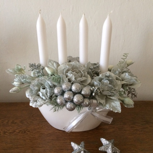 Adventní svícen s růžemi — foto 1