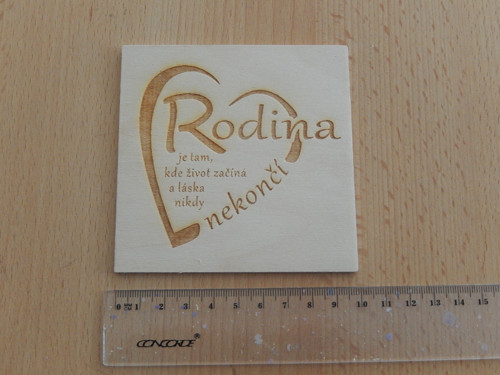 Rodina - dřevěná cedulka