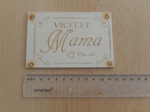 Mama hotel - dřevěná cedulka