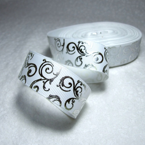 Stuha se stříbrnými ornamenty š. 22 mm, 1 m - bílá