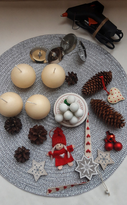 Sada dekorací ke zdobení adventního věnce