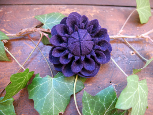 Filcový květ Dahlia Navy blue