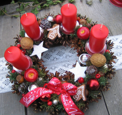 Šťastné a veselé - tradiční adventní věnec — foto 1