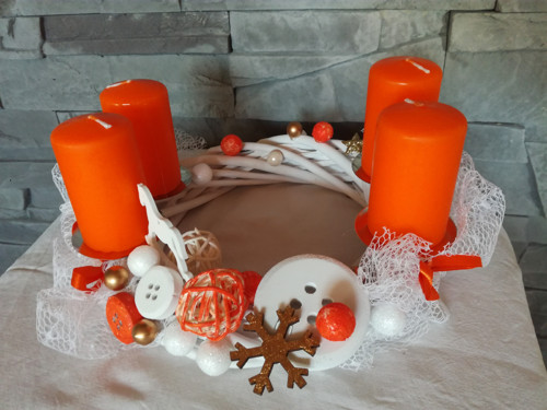 Adventní svícen v oranžovém