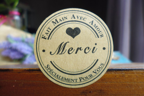 Etiketa Merci — foto 1