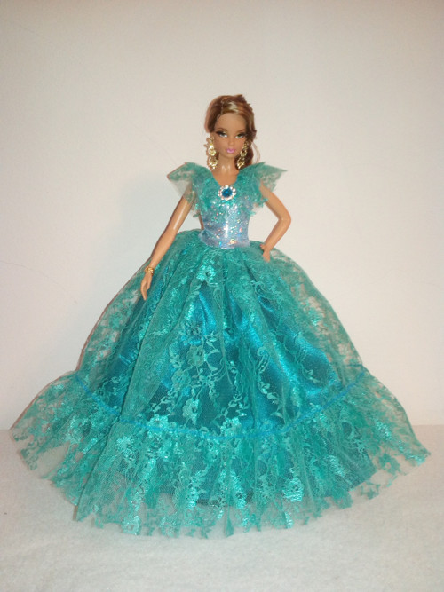Šaty pro Barbie — foto 1