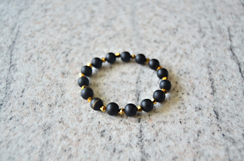 Náramek Simple Gold Onyx — foto 1