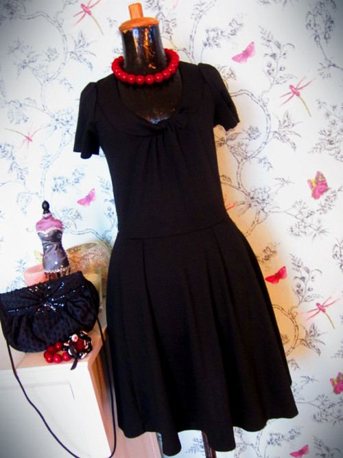 Little black dress — foto 1