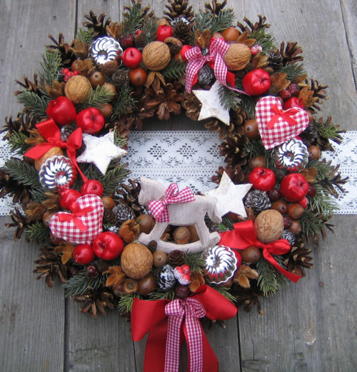 Velký adventní věnec s koníkem — foto 1