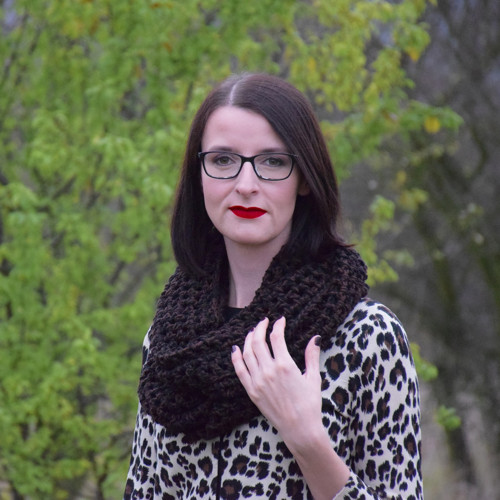 Háčkovaná kruhová šála hnědá tunel