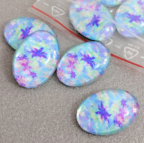 Skleněný kabošon s grafickým motivem, 25x18 mm