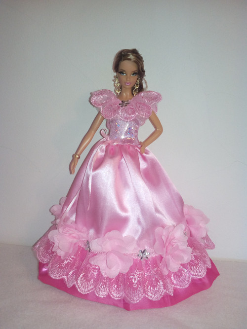 Sleva - Šaty pro princeznu Barbie — foto 1