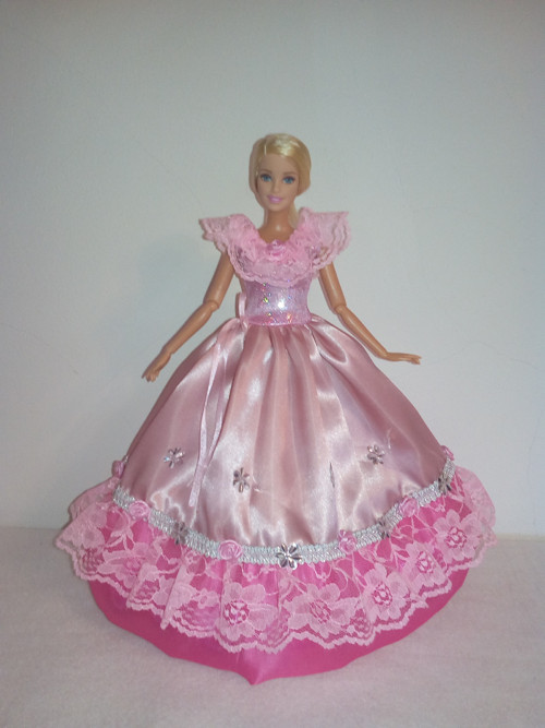 Šaty pro princeznu Barbie — foto 1
