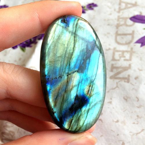 Labradorit kabošon (50x28x5 mm, 101,55 Ct, L274)