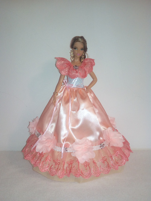 Šaty pro princeznu Barbie — foto 1