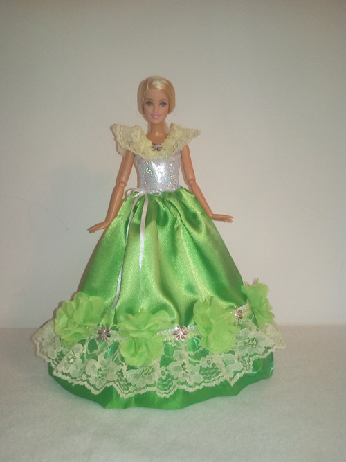 Šaty pro princeznu Barbie — foto 1