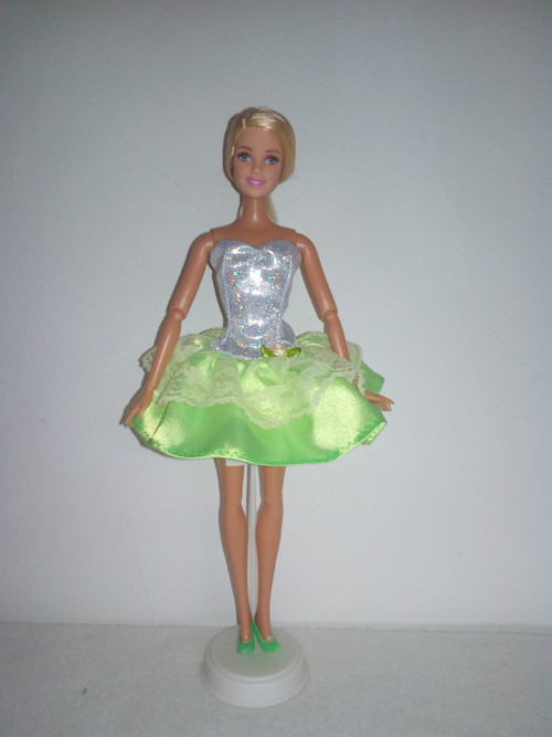Šaty pro Barbie — foto 1