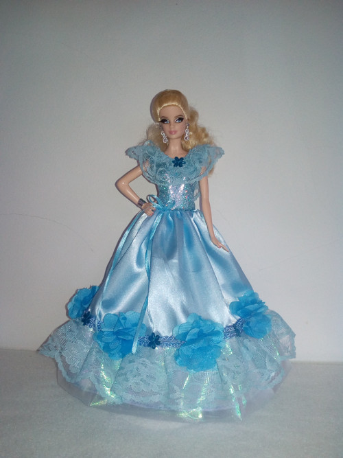 Šaty pro princeznu Barbie — foto 1