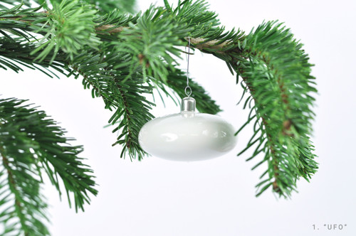 Vánoční porcelánová ozdoba "UFO"