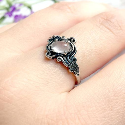 Starostříbrný prsten s růženínem /1283