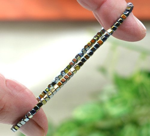 MINI HEMATIT*KRYCHLIČKY 0.2x0.2*náramek