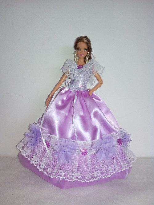 Sleva - Šaty pro princeznu Barbie — foto 1