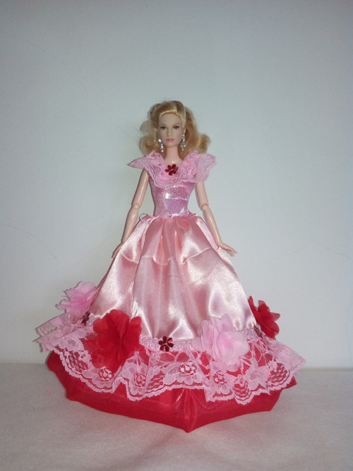 Sleva - Šaty pro princeznu Barbie — foto 1