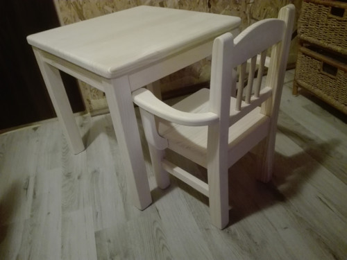 Stolek a židle s područkami — foto 1
