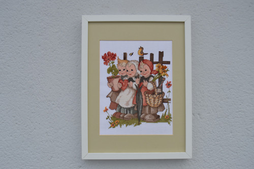 Vyšívaný obráz na motivy Hummel 43 x 33 cm