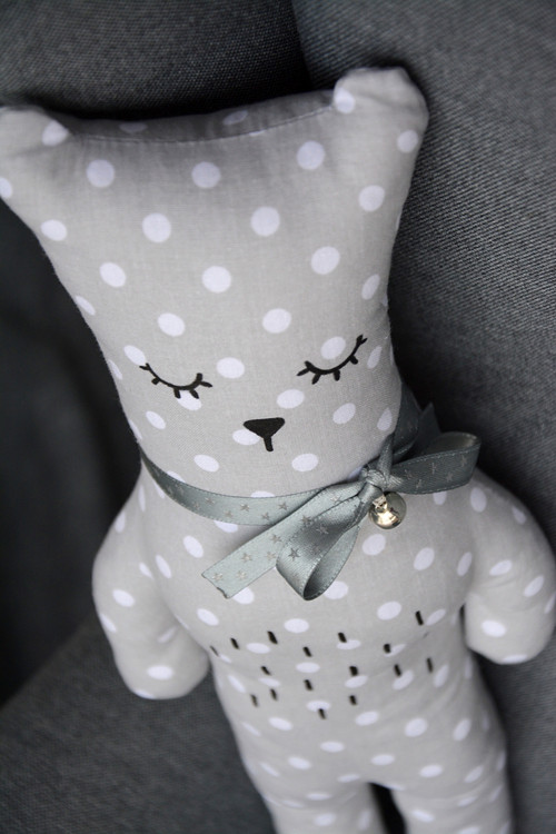 Bubu Bear grey, white dots — foto 1