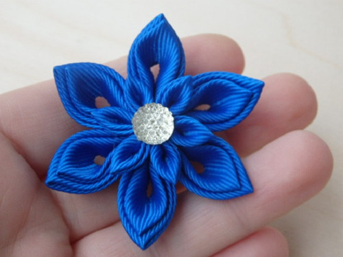 Brož kanzashi