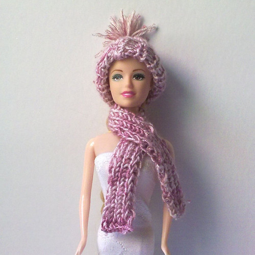 Oblečky pro Barbie - čepice, šála — foto 1