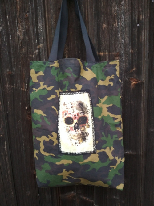Army skull with flower girl:-) — foto 1